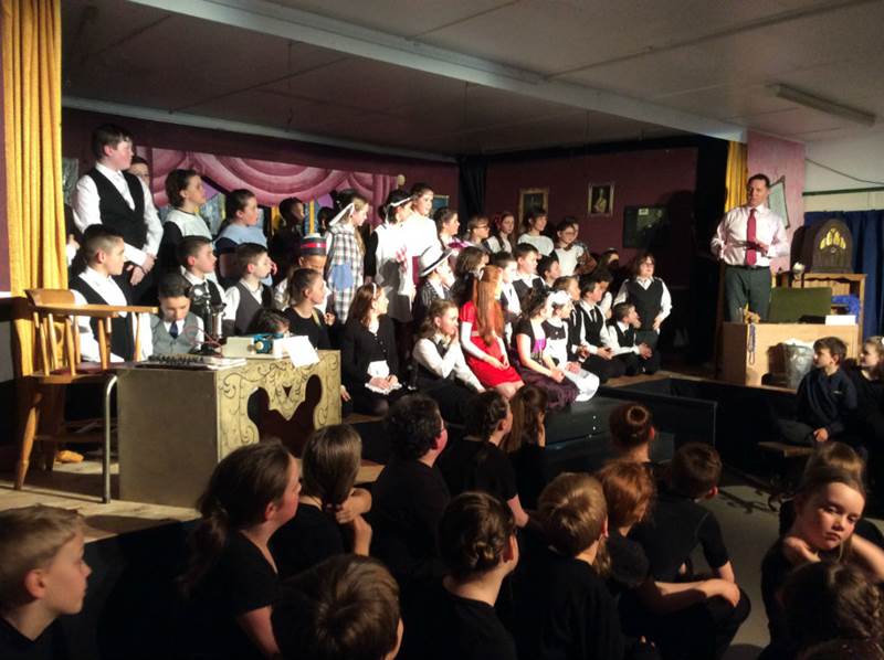 Year 6 & 7 Perform 'Annie Junior'