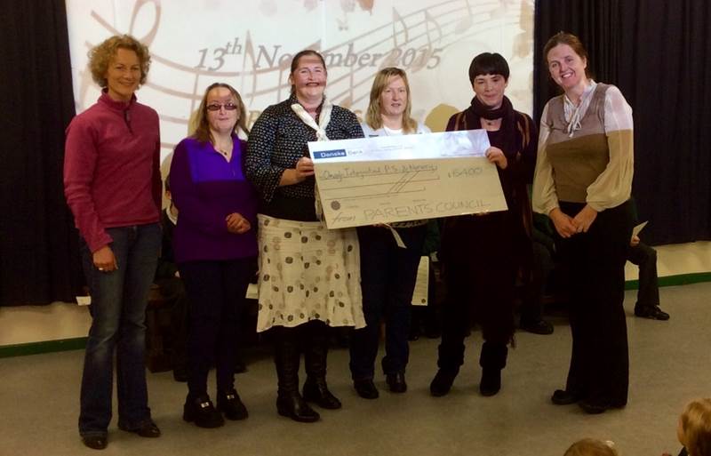 Parents' Council Present a Cheque