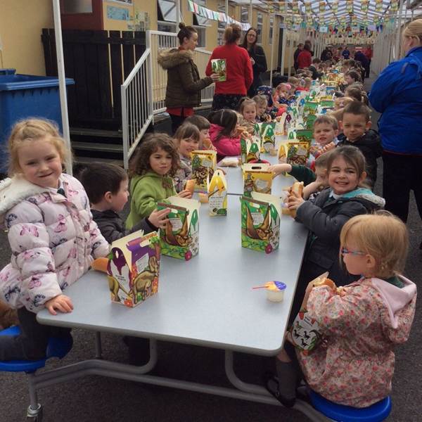 Year 1 loves the 90s